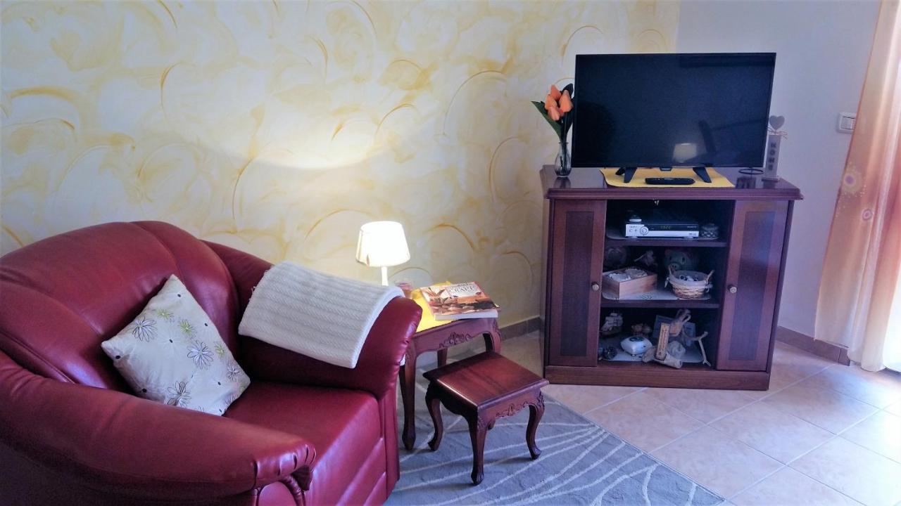 Studio Apartment Lela Ližnjan Exterior foto